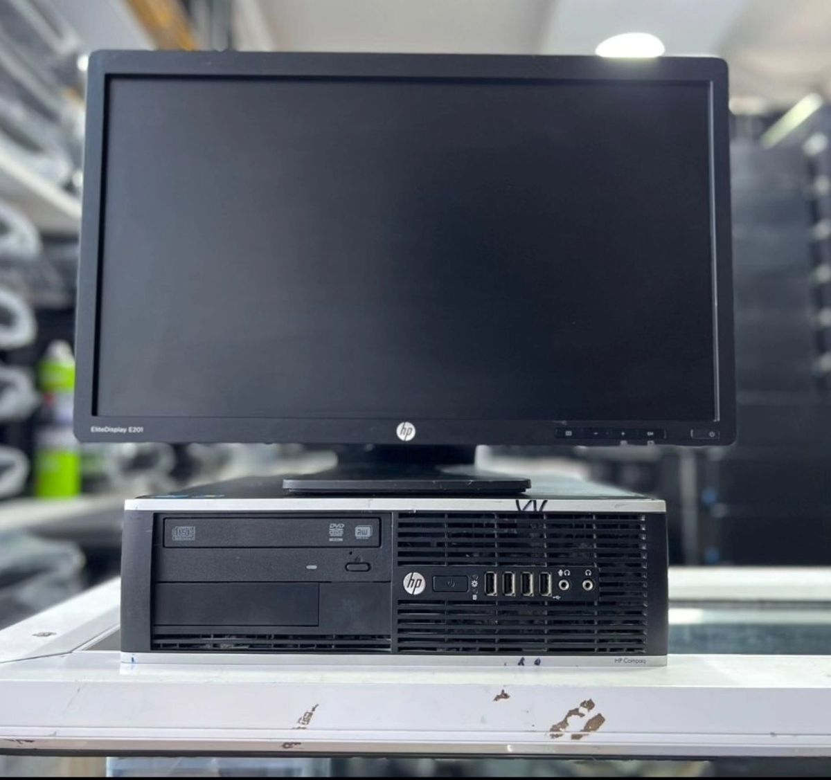 HP V28 28-inch 4K Monitor image 2